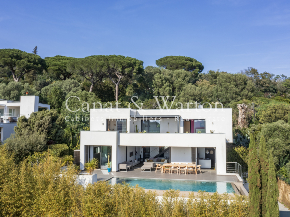 VILLA CONTEMPORAINE AVEC VUE MER & PISCINE À CAVALAIRE