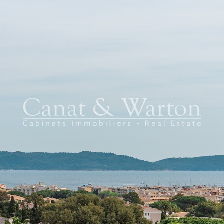 700M FROM THE CITY CENTRE: CHARACTER VILLA WITH POOL