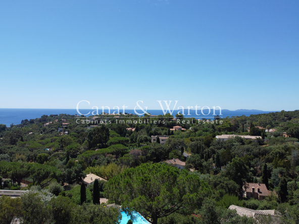 In Gigaro: villa to renovate with sea views