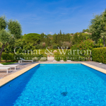 À GRIMAUD: VILLA D’EXCEPTION DE PLAIN-PIED AVEC PISCINE & VU