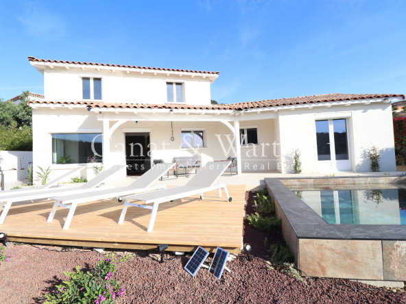 VILLA RÉNOVÉE À CAVALAIRE AVEC VUE MER & PISCINE