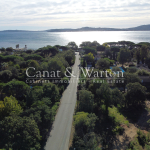 Grimaud, 200 meters from the sea: building land with pure pc