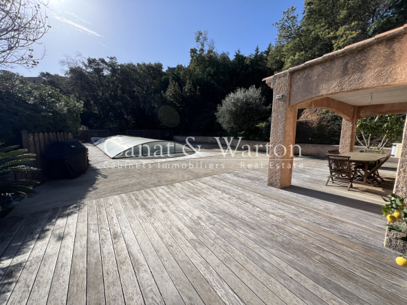 Cavalaire single storey villa with swimming pool