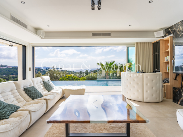 VILLA MODERNE & RÉCENTE À CAVALAIRE AVEC VUE MER & PISCINE