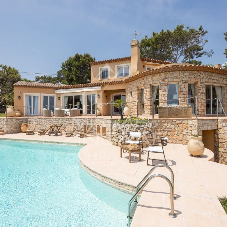 Proche Cannes – Antibes – Propriété exceptionnelle à l’abri des regards