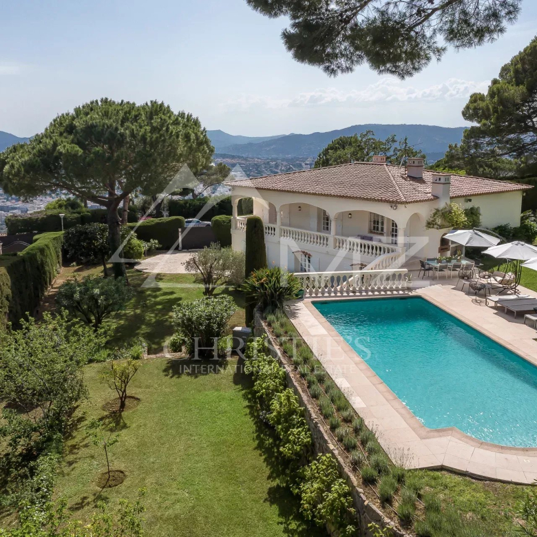 Villa at the Seignosse Golf Course, in a privileged natural setting