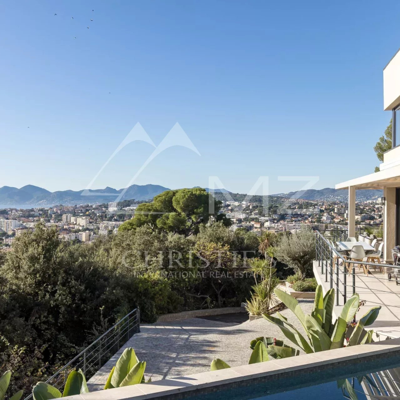 Cap d'Antibes – Fully renovated contemporary villa