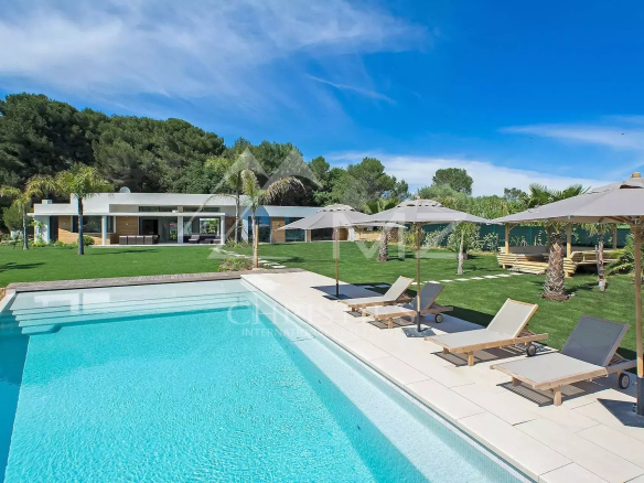 Antibes – Californian-style villa with sea view