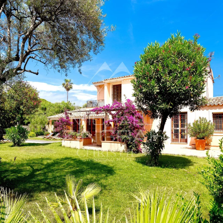 Proche Cannes – Villa pieds dans l’eau