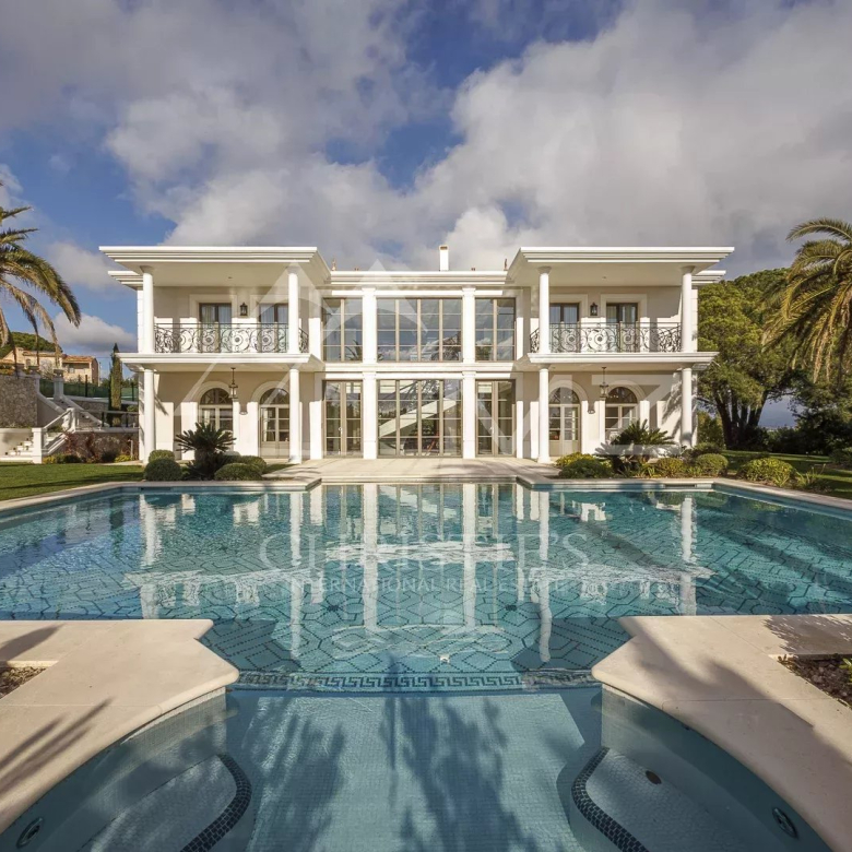 Proche Cannes – Villa dans parc 6 chambres