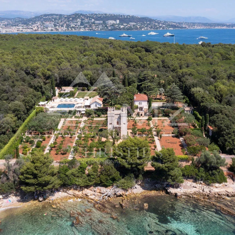Cannes – Croisette – Magnificent 2 bedrooms