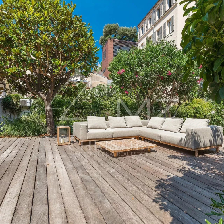 Cannes – 6-bedroom villa within walking distance of the beaches