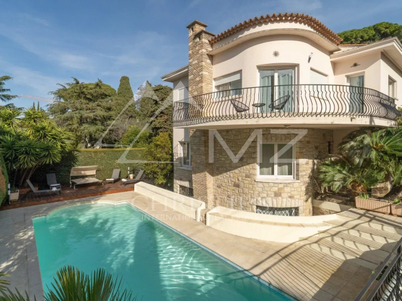 Cannes – 6-bedroom villa within walking distance of the beaches