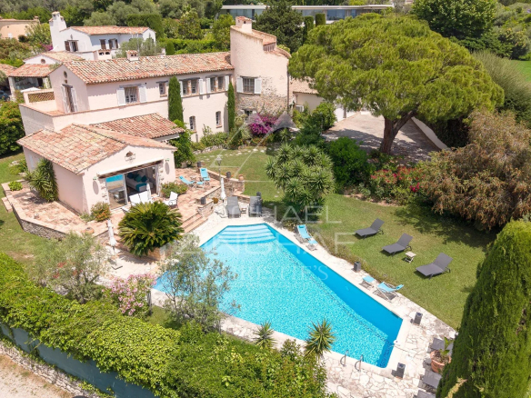 Cap d’Antibes – Superbe villa a pied des plages