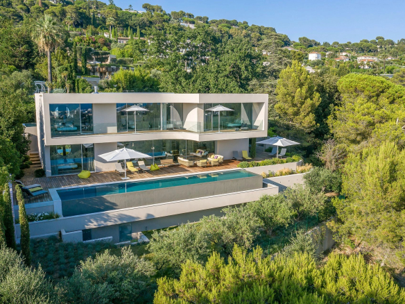 Luxury real estate photo | Charming Properties