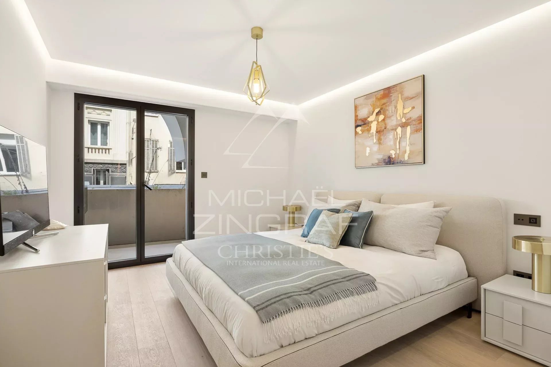 Apartment room in Cannes Room in a luxury apartment in Cannes with sea view.