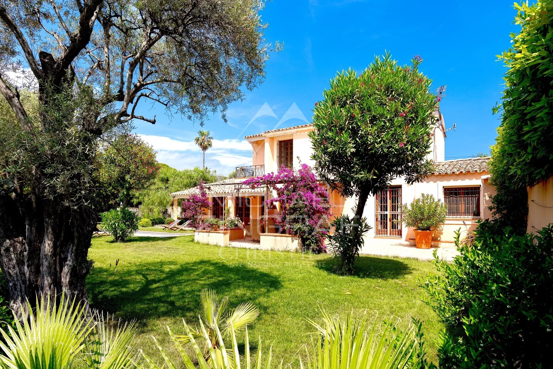 Exceptional villa in Cap d'Antibes Four-bedroom villa with garden in Cap d'Antibes