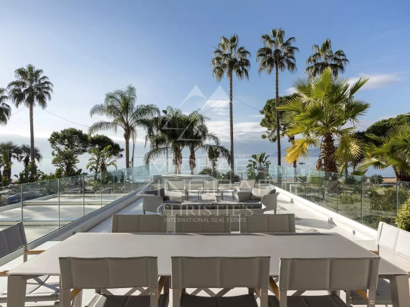 Spacious terrace with sea and palm tree views in Cannes.