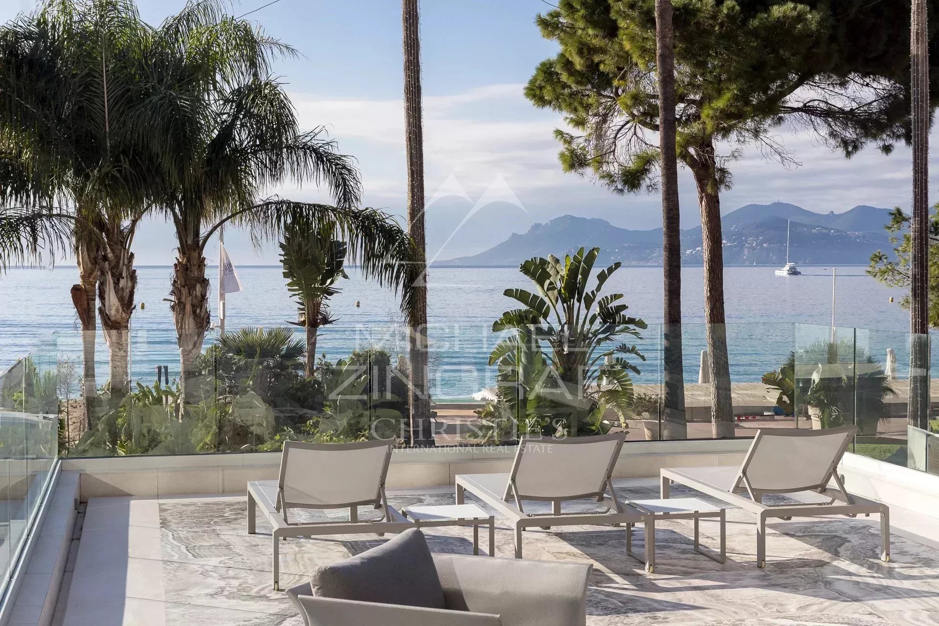 Bright apartment in Cannes Terrace of an apartment in Cannes with sea view and sun loungers.