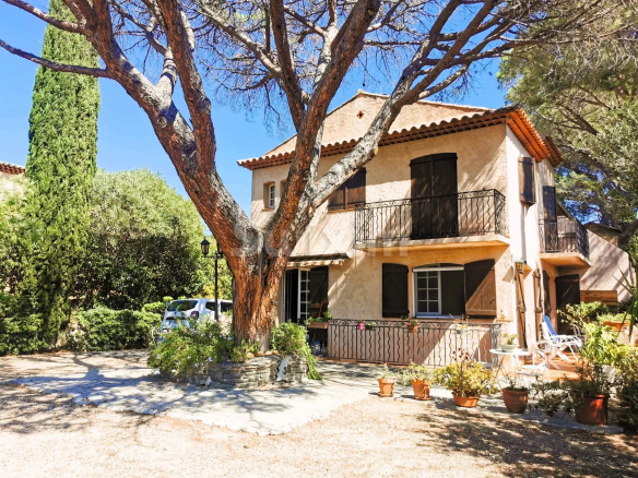 La Croix Valmer entre mer et vignes Villa à rénover