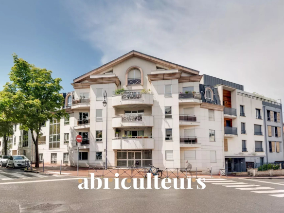 4-room family apartment-88 m²-Issy-les-Moulineaux Center