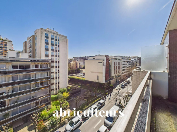 Apartment crossing 3 rooms with balconies-top floor-Boulogne-Billancourt