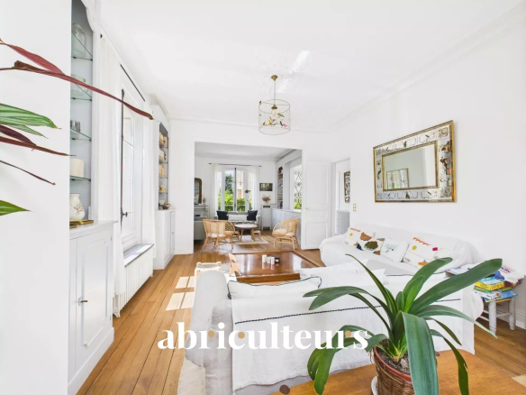 Renovated family home - 6 bedrooms - garden - Chatou center