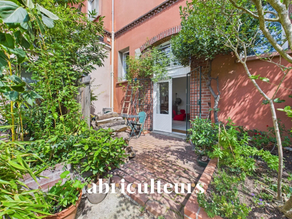 Splendid 93 m² Townhouse – Outdoor space – High ceilings