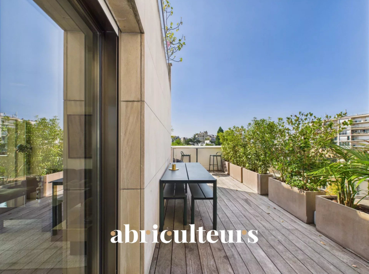 Elegant 148 m² apartment with large green terrace - sought -after jasmine district