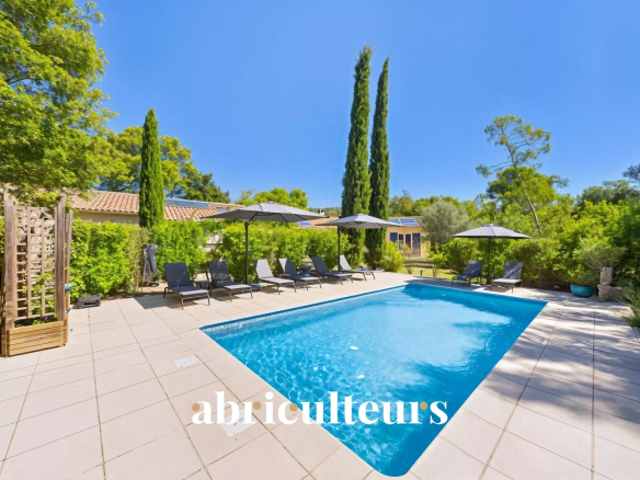 Aups – Propriété de charme de 261 m2 avec 2 gites