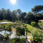 Magnifique propriété avec terrain, piscine/ poolhouse, dépendance à Rognes 13840