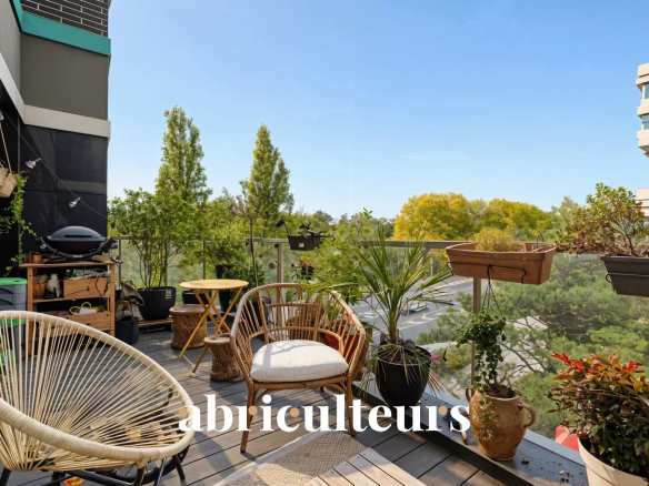 4-room family apartment – ​​100 m² – 13 m² terrace – Issy-les-Moulineaux, opposite the Île Saint-Germain park