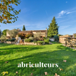 180 m2 villa in Lauris in a preserved natural setting