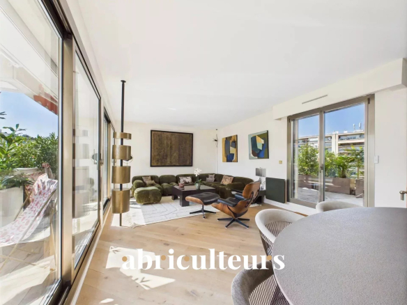 Appartement raffiné de 148 m² avec grande terrasse arborée – Secteur prisé Jasmin