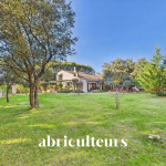 Magnifique propriété avec terrain, piscine/ poolhouse, dépendance à Rognes 13840