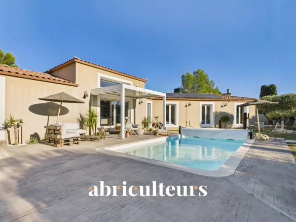 Superbe Villa Familiale de Plain-Pied – 5 Pièces – 139 m² – Piscine Chauffée -Terrain 1083 m²