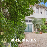 Maison de ville  8 pièces plus dépendance habitable , garage et atelier