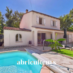 Renovated villa of 150 m² – 4 bedrooms – Landscaped grounds of 1413 m² with swimming pool – Callian