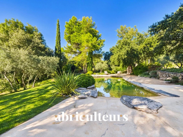 Superb 155 m² villa on landscaped grounds of 3,000 m² Cheval-Blanc