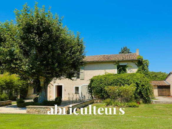 Mas de prestige à Cheval Blanc –Parc du Luberon – 350 m2