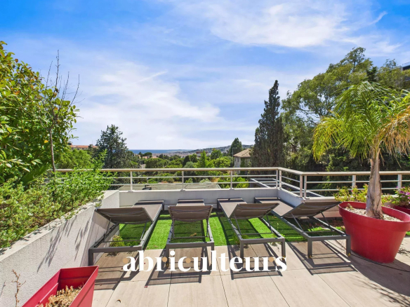 Superbe appartement T3 avec terrasse panoramique sur le toit – NICE CIMIEZ