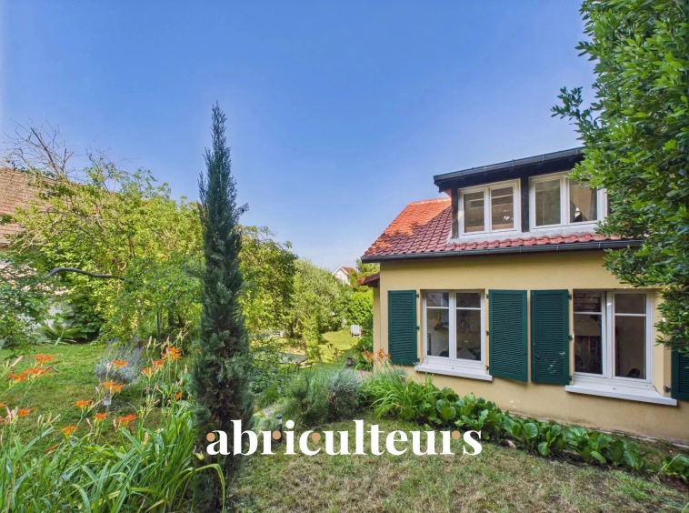 Maison Lumineuse avec Jardin Arboré – Calme Absolu à Rueil-Malmaison