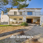 Charmante maison T4 avec possibilité d’aménagement, terrasses et jardin à Eguilles (13510)