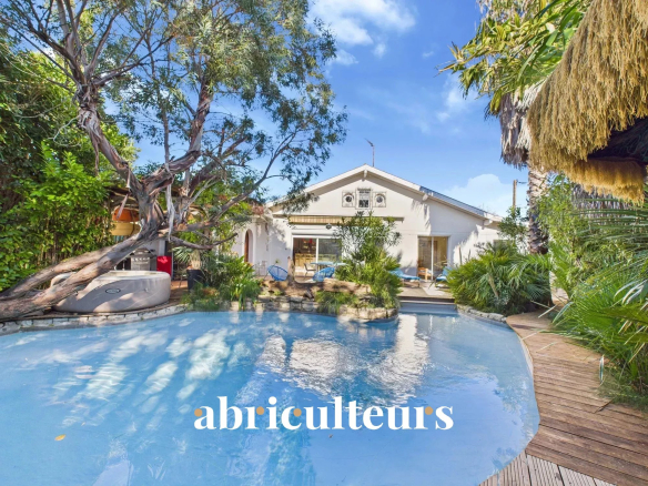 Villa au jardin exotique avec piscine au cœur de Soorts-Hossegor – au beau potentiel