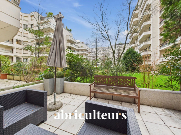 Rare – Ground floor apartment with exceptional terrace – Rue Ernest Cognacq