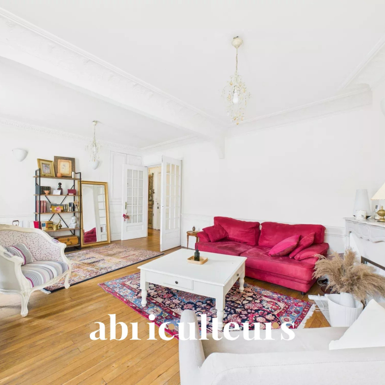 Magnifique propriété avec terrain, piscine/ poolhouse, dépendance à Rognes 13840