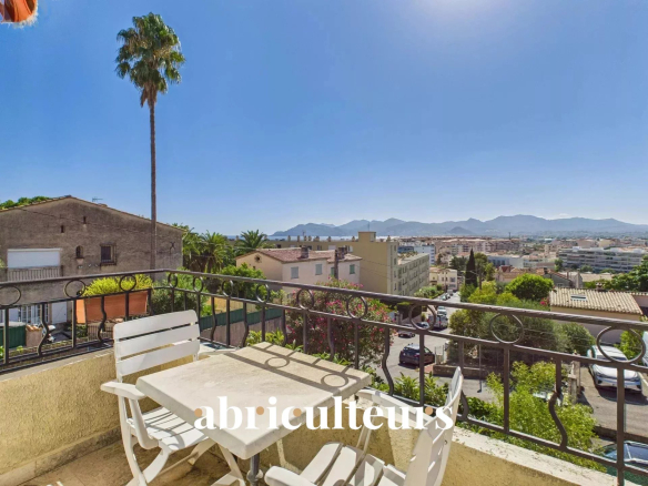 Vue mer panoramique – Haut de villa 4 chambres avec jardin – Cannes