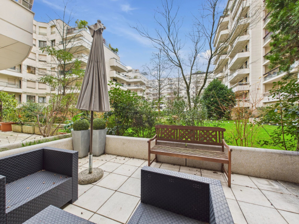 Rue Ernest Cognacq – 3/4-room apartment of 68m2 – 21m2 terrace