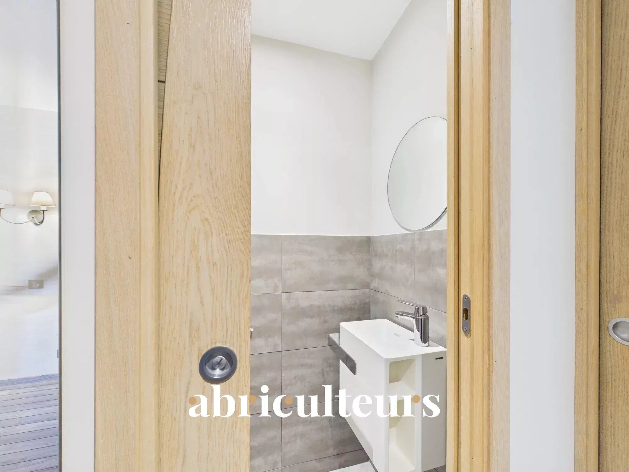 8e6681c805cbe6f73a39a71ebc1bfe8b_386fc8be35_2000-original