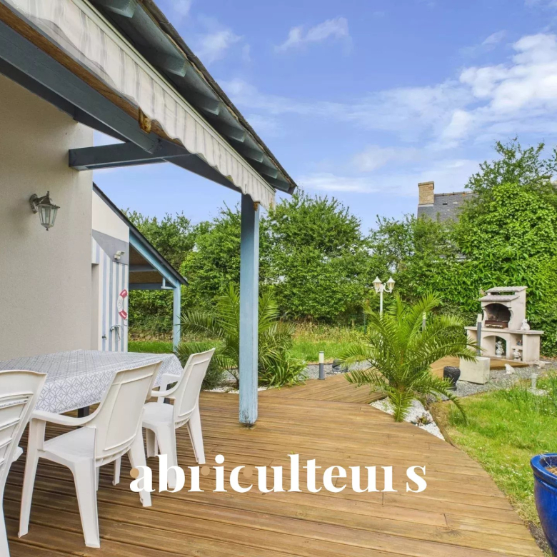 Family home with swimming pool and views of Vailhauquès, 260 m